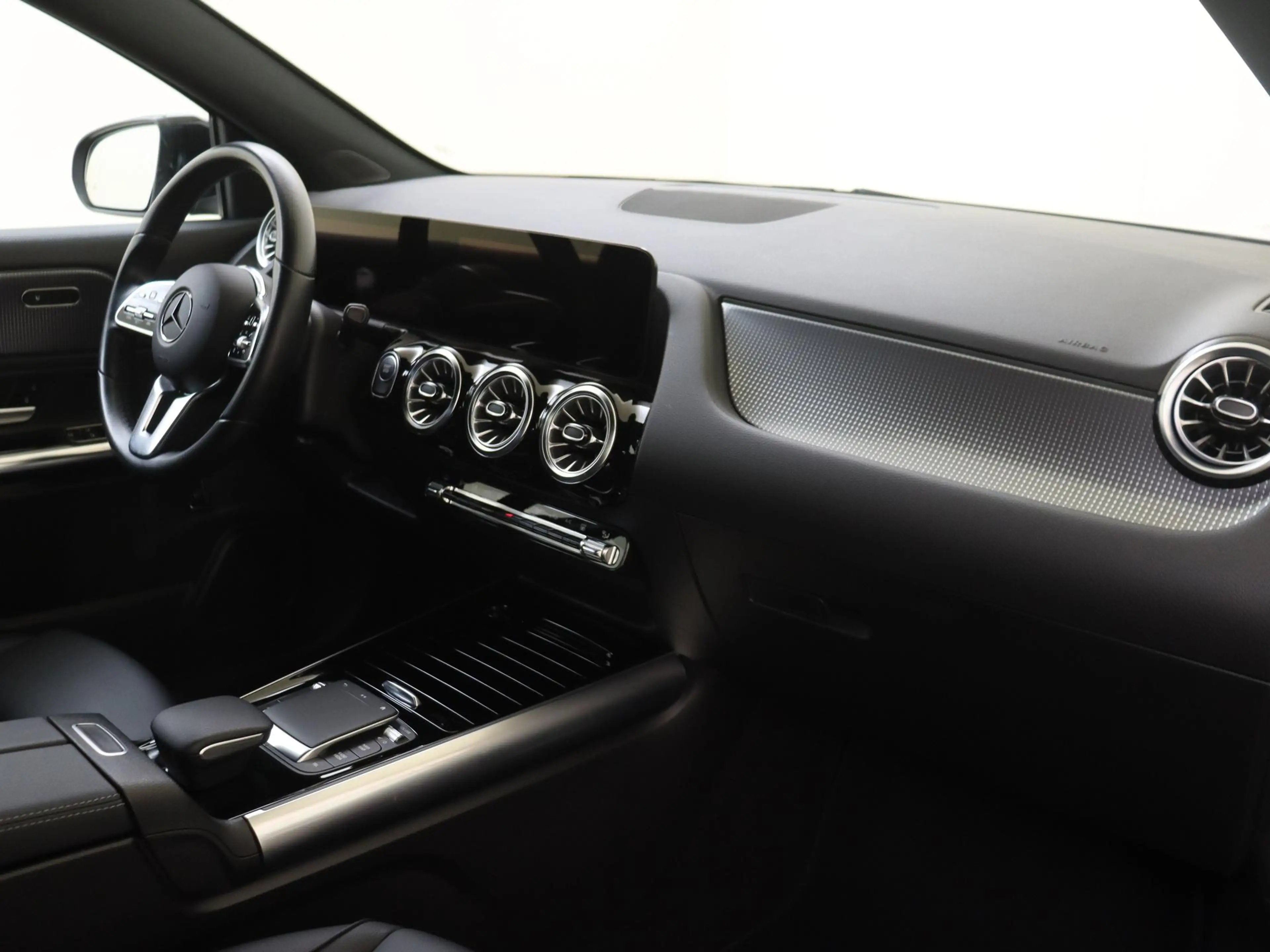Mercedes-Benz EQA 250 Luxury Line 67 kWh / DISTRONIC/ Sfeerverlichting/ — photo 5