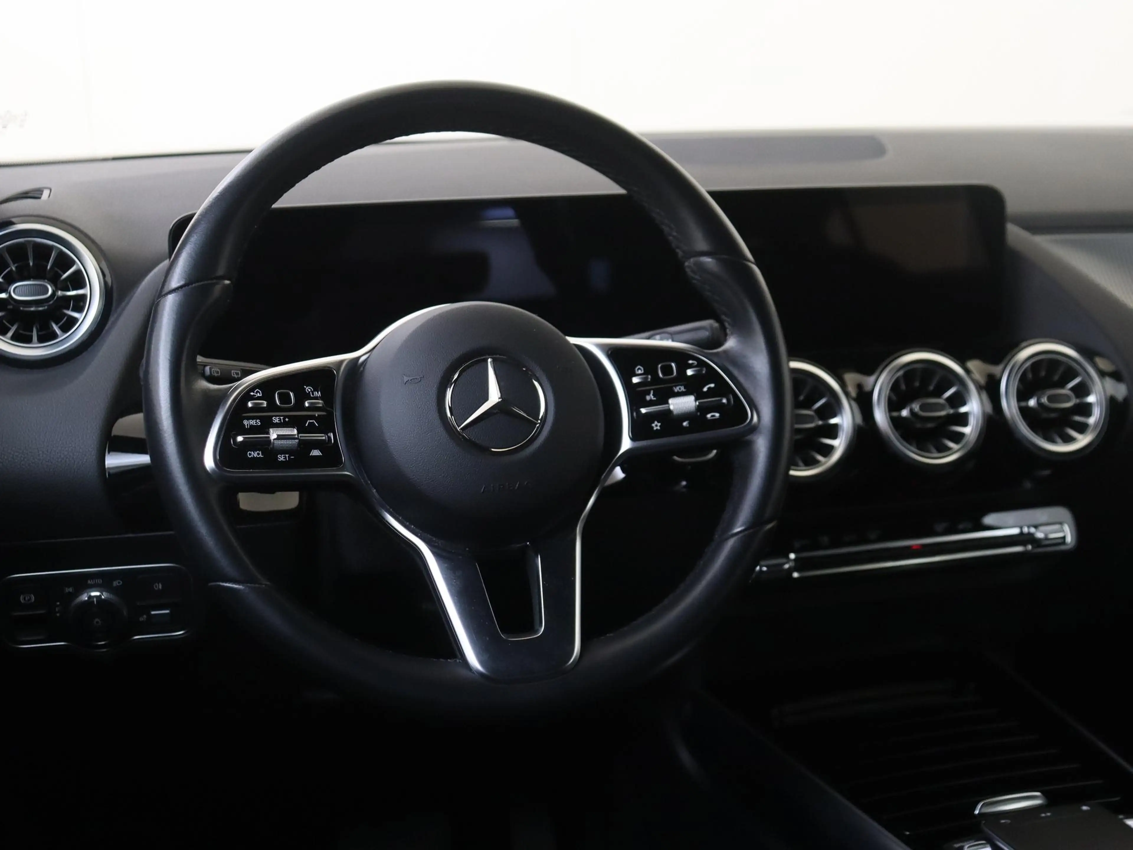 Mercedes-Benz EQA 250 Luxury Line 67 kWh / DISTRONIC/ Sfeerverlichting/ — photo 10