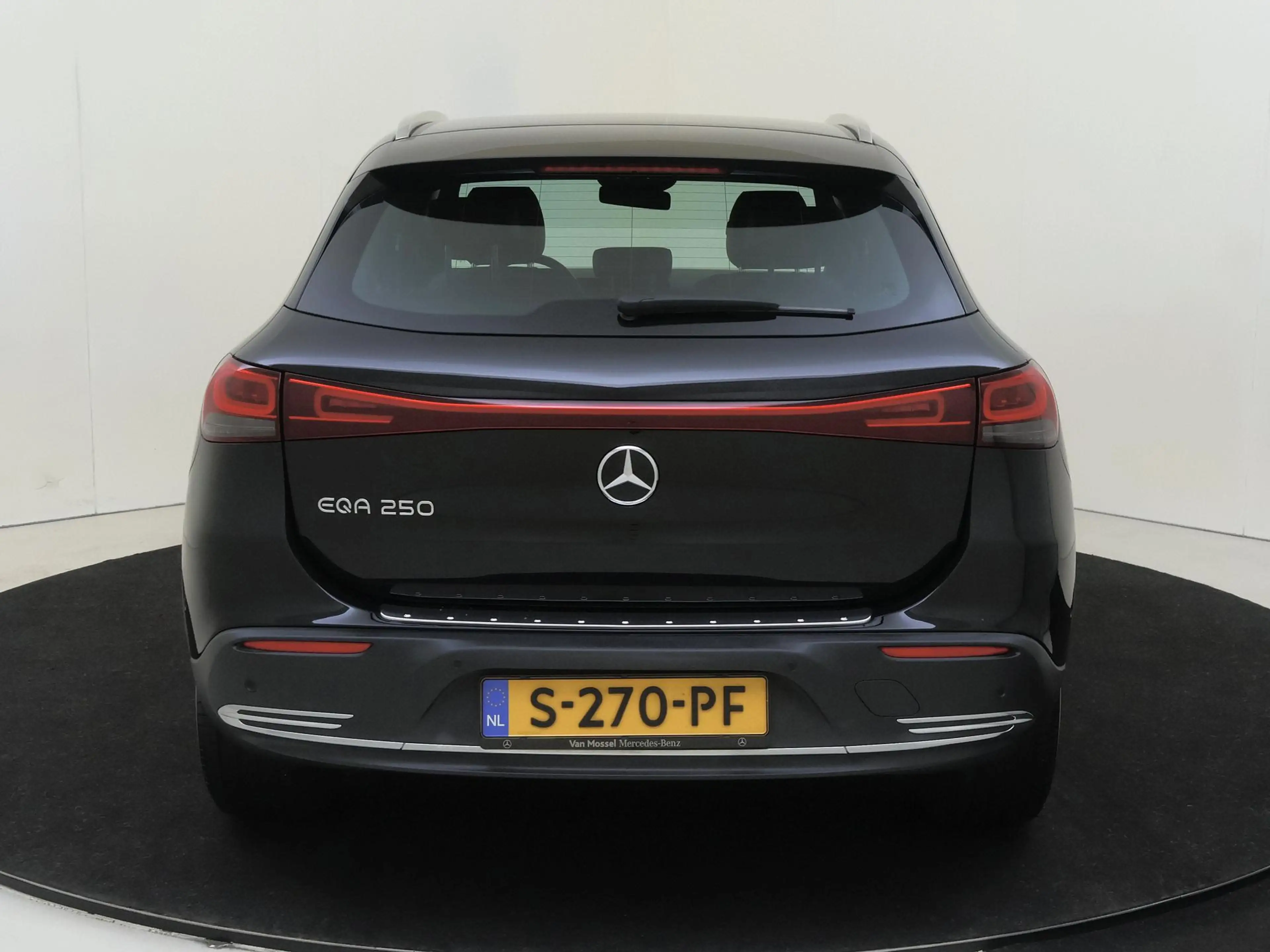 Mercedes-Benz EQA 250 Luxury Line 67 kWh / DISTRONIC/ Sfeerverlichting/ — photo 7