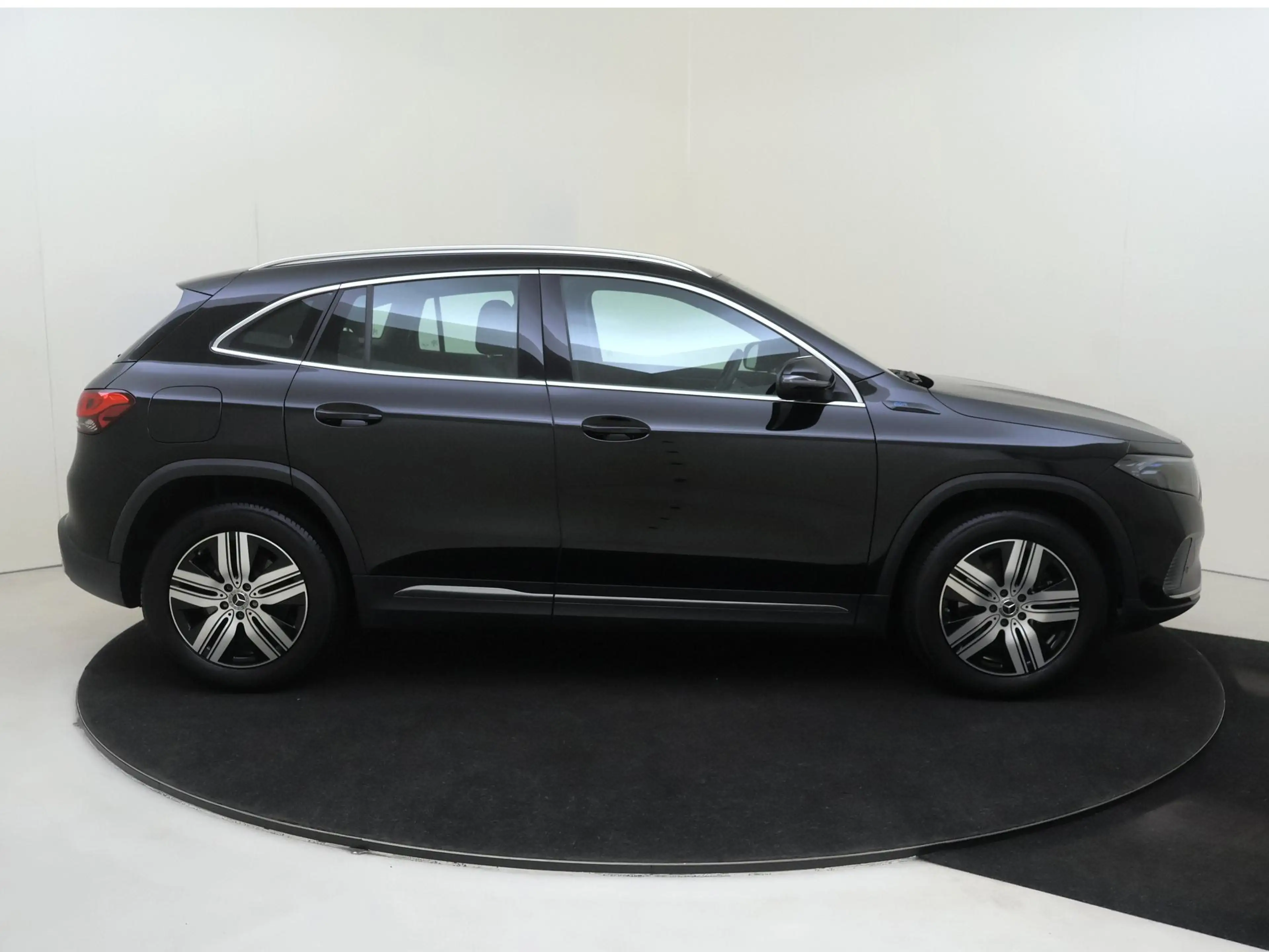 Mercedes-Benz EQA 250 Luxury Line 67 kWh / DISTRONIC/ Sfeerverlichting/ — photo 9