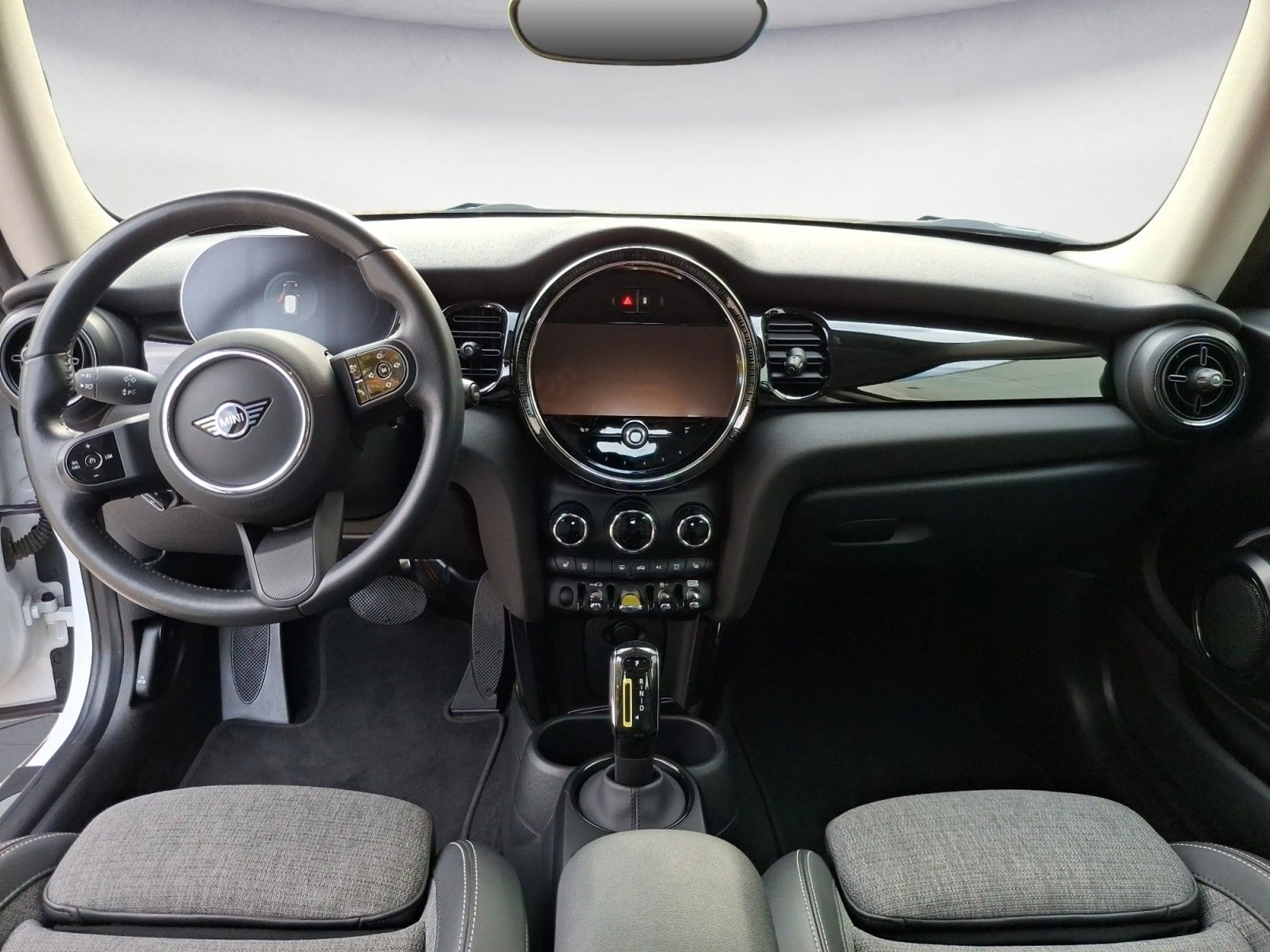MINI Cooper SE . Classic Trim Klimaaut. Sportsitze PDC — photo 15