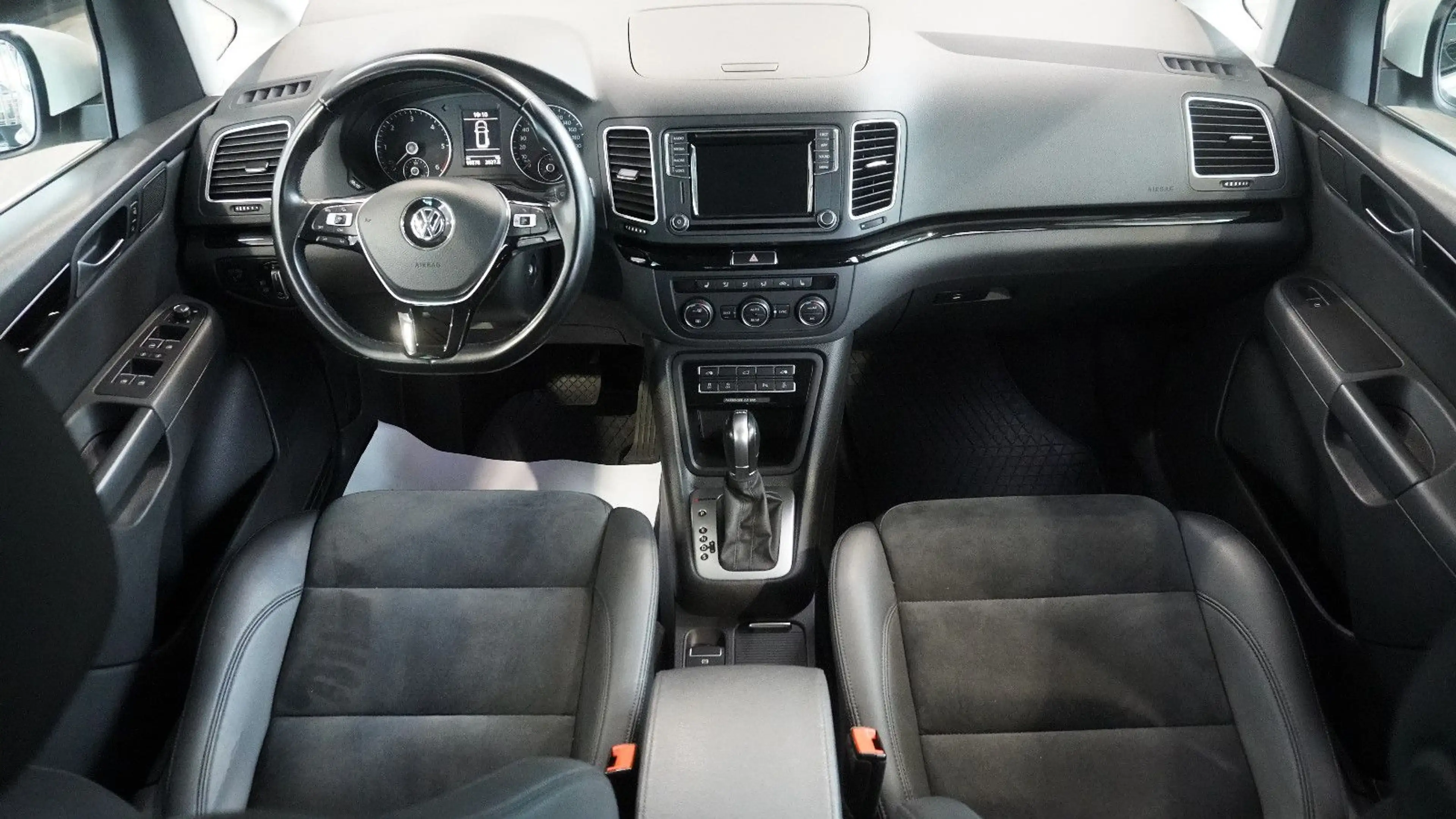 Volkswagen Sharan Highline BMT 4M*ACC*APP-CONECT*BI-XENON*7 — photo 9