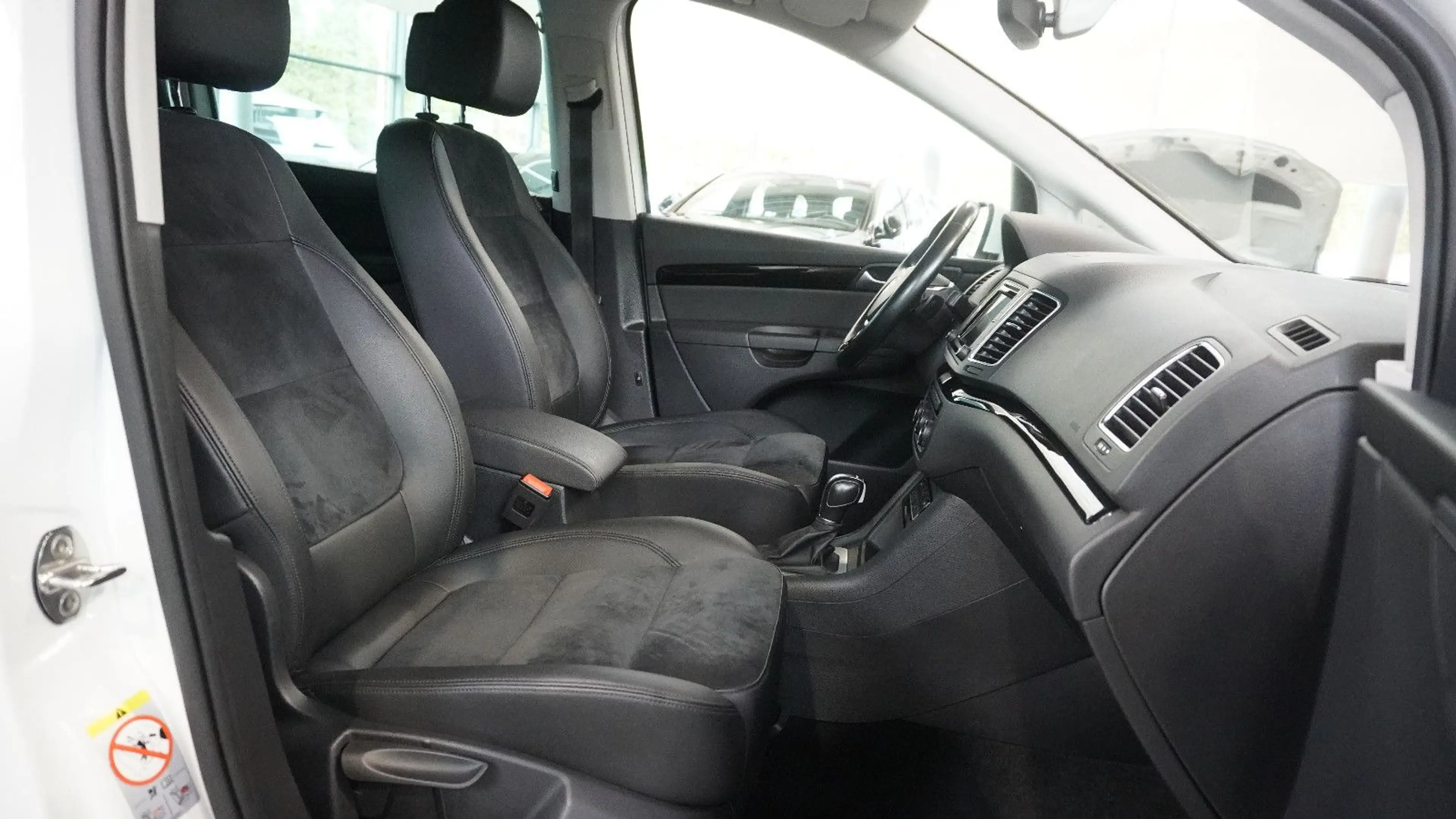 Volkswagen Sharan Highline BMT 4M*ACC*APP-CONECT*BI-XENON*7 — photo 10