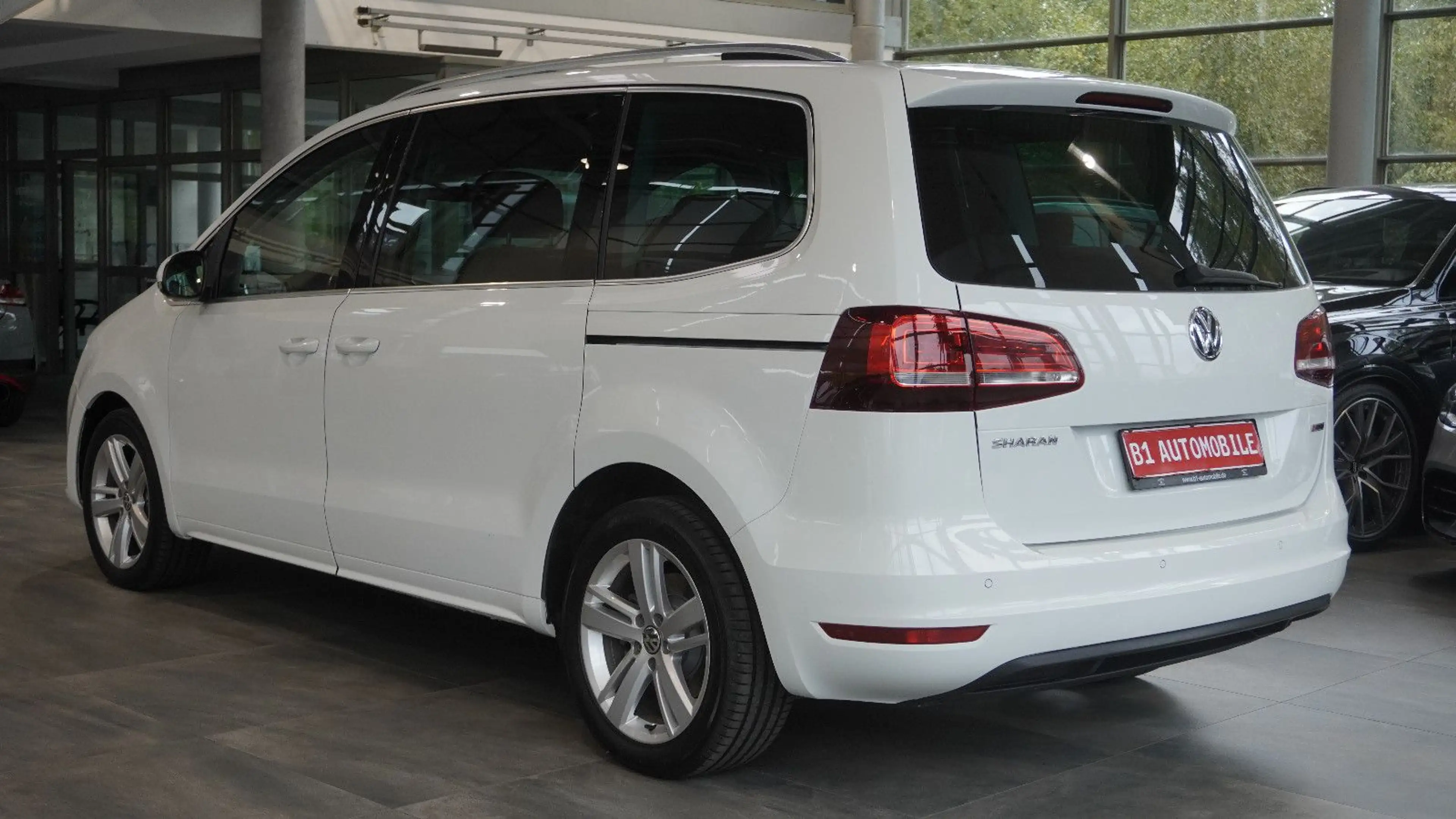 Volkswagen Sharan Highline BMT 4M*ACC*APP-CONECT*BI-XENON*7 — photo 7