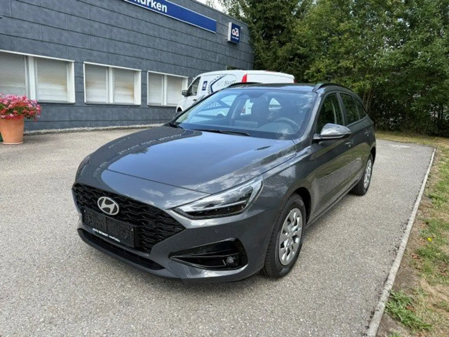 Hyundai i30 i30 Kombi 1,0 TGDI Smart Line plus Grau - 2