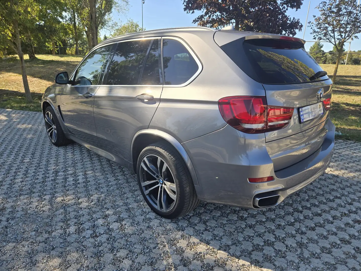 BMW X5 xDrive40d 313 ch - pack M - 7 places Gris - 2