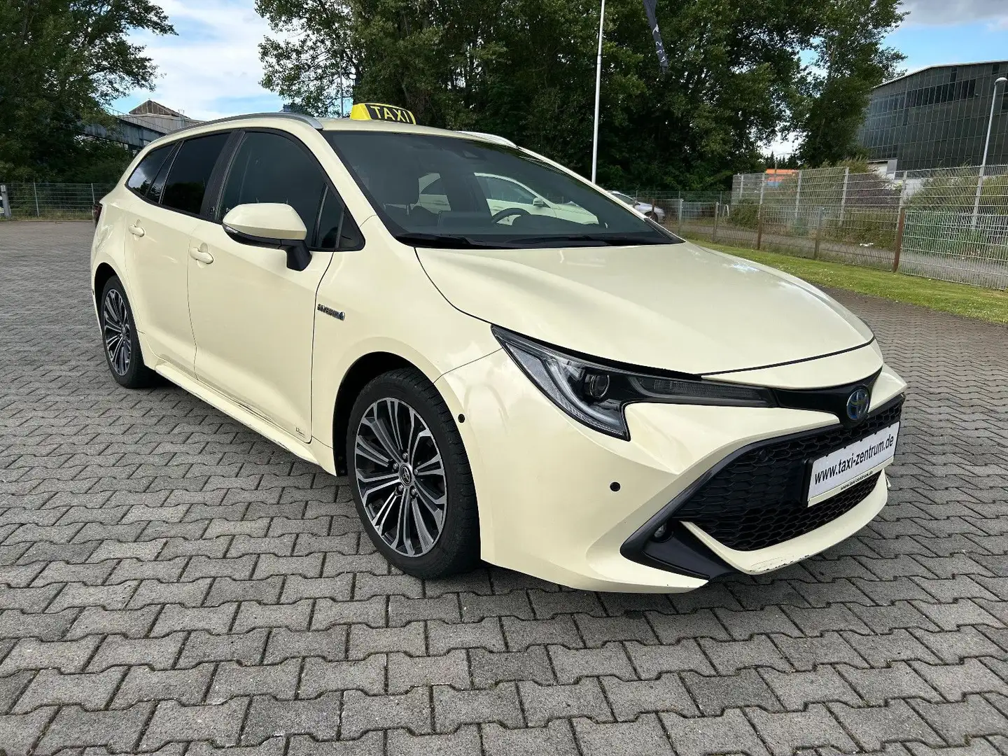 Toyota Corolla Touring Sports Hybrid TAXI SCHECKHEFTGEP Beige - 2