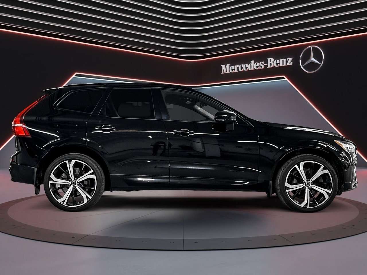 2022 Volvo XC60 B6 R-Design Climate & Advanced Package, Bowers & W — снимка 1