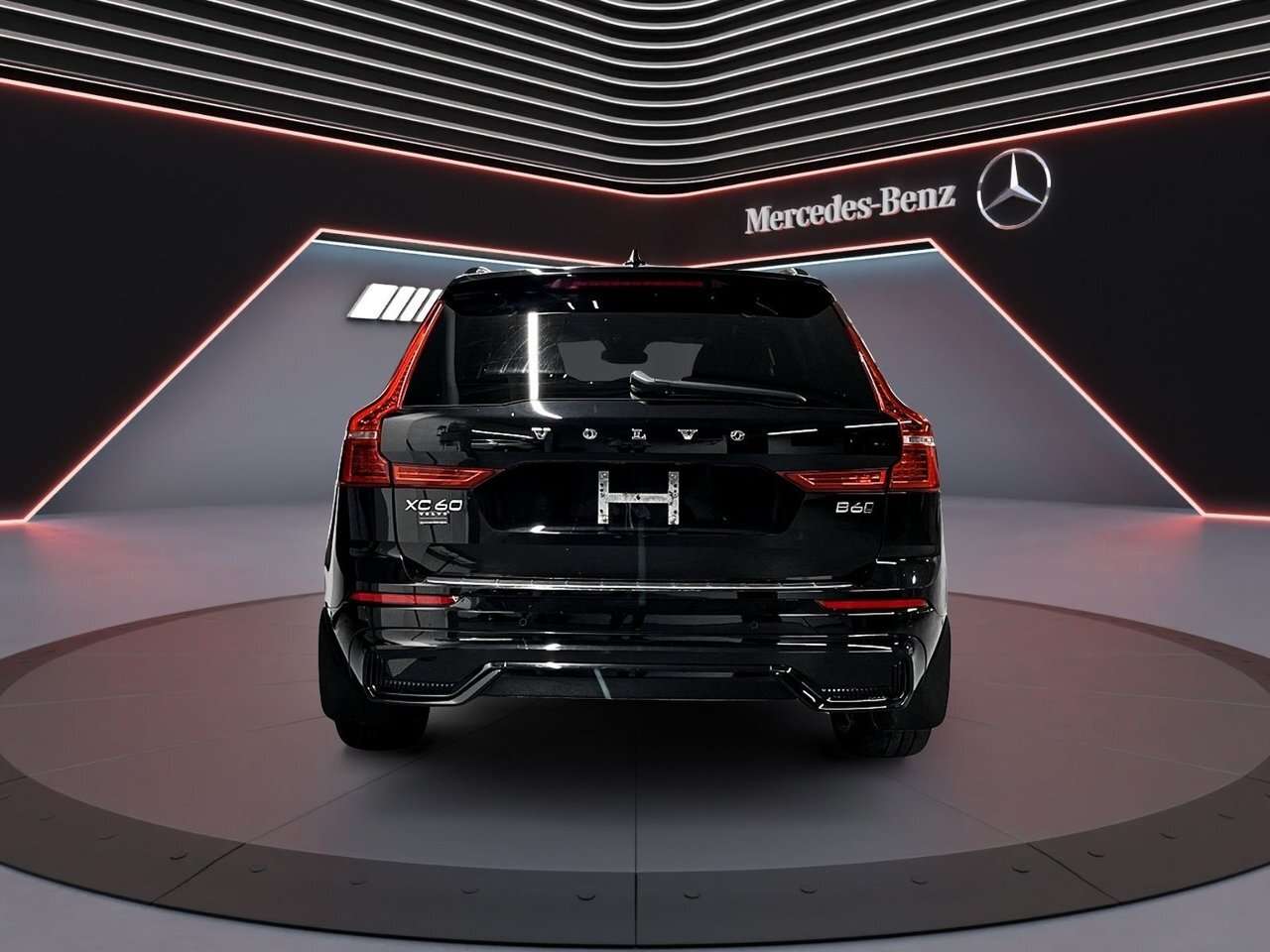 2022 Volvo XC60 B6 R-Design Climate & Advanced Package, Bowers & W — снимка 1