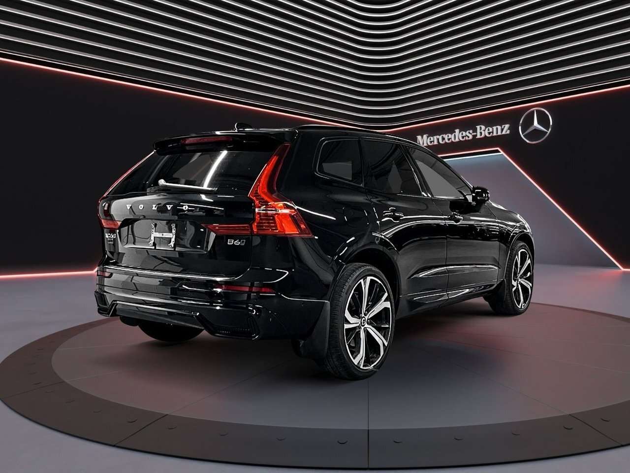 2022 Volvo XC60 B6 R-Design Climate & Advanced Package, Bowers & W — снимка 1