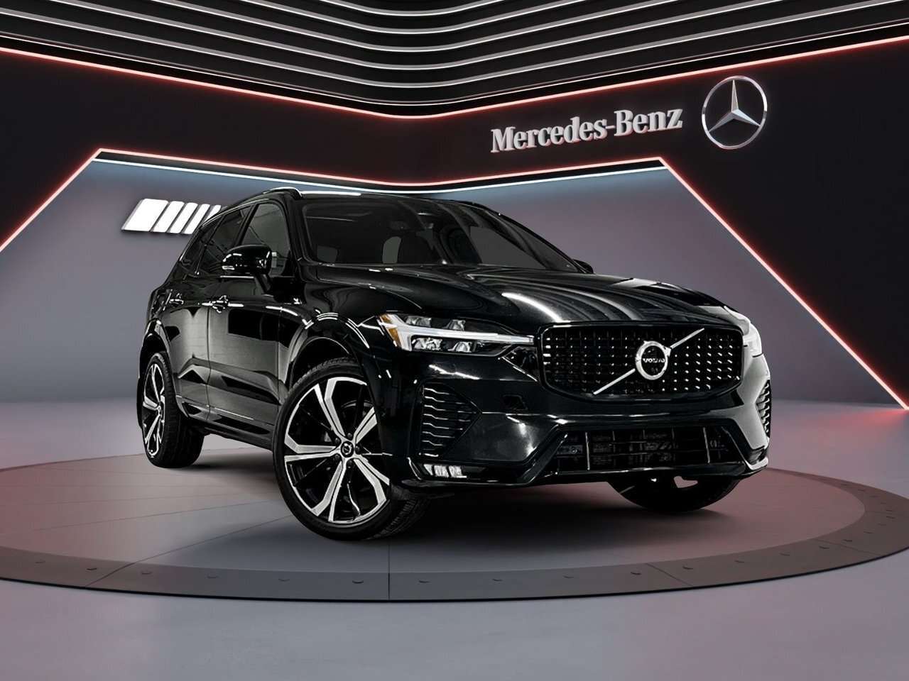 2022 Volvo XC60 B6 R-Design Climate & Advanced Package, Bowers & W