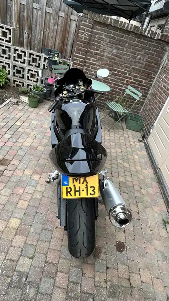 Suzuki GSX-R 750 - foto 7