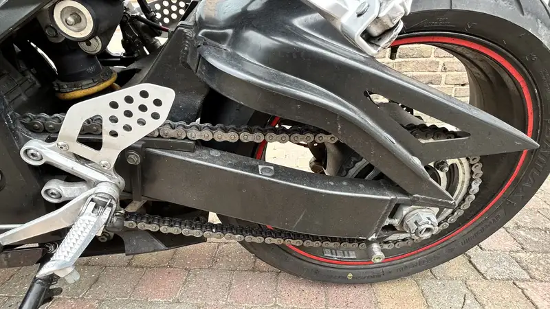 Suzuki GSX-R 750 - foto 6