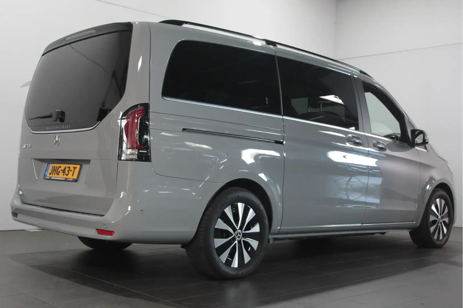 Mercedes-Benz EQV 300 L2 - Luchtvering - Panoramadak - Avantgarde 90 kWh Grijs - 2