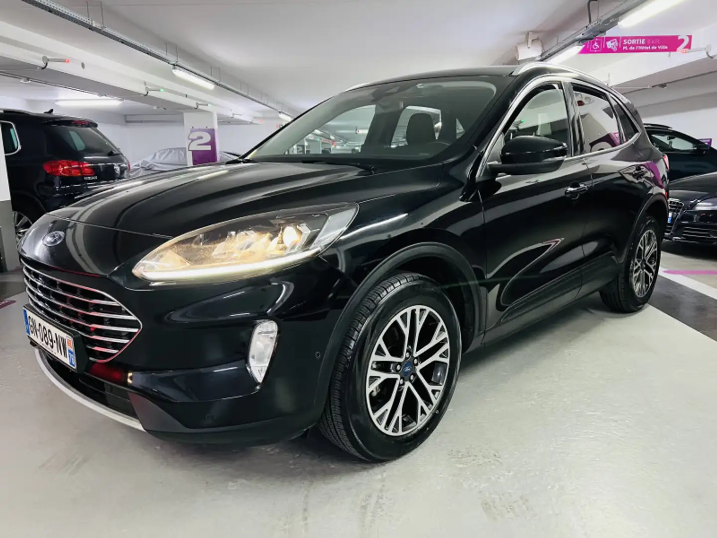 Ford Kuga 2.5 DURATEC 190CH FHEV E85 TITANIUM BVA Schwarz - 1