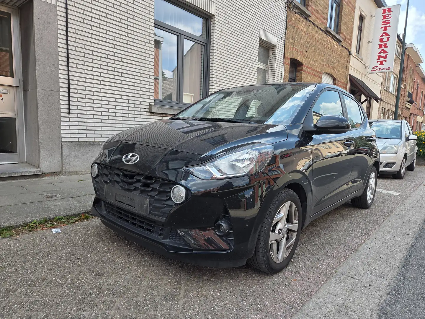 Hyundai i10 i10 1.0i Twist Techno Pack Zwart - 2