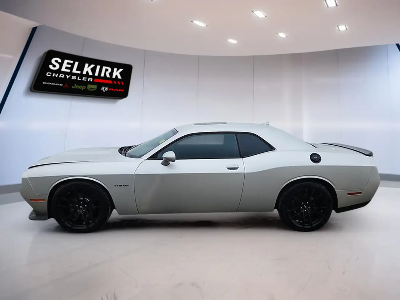 Dodge Challenger снимка Dodge Challenger