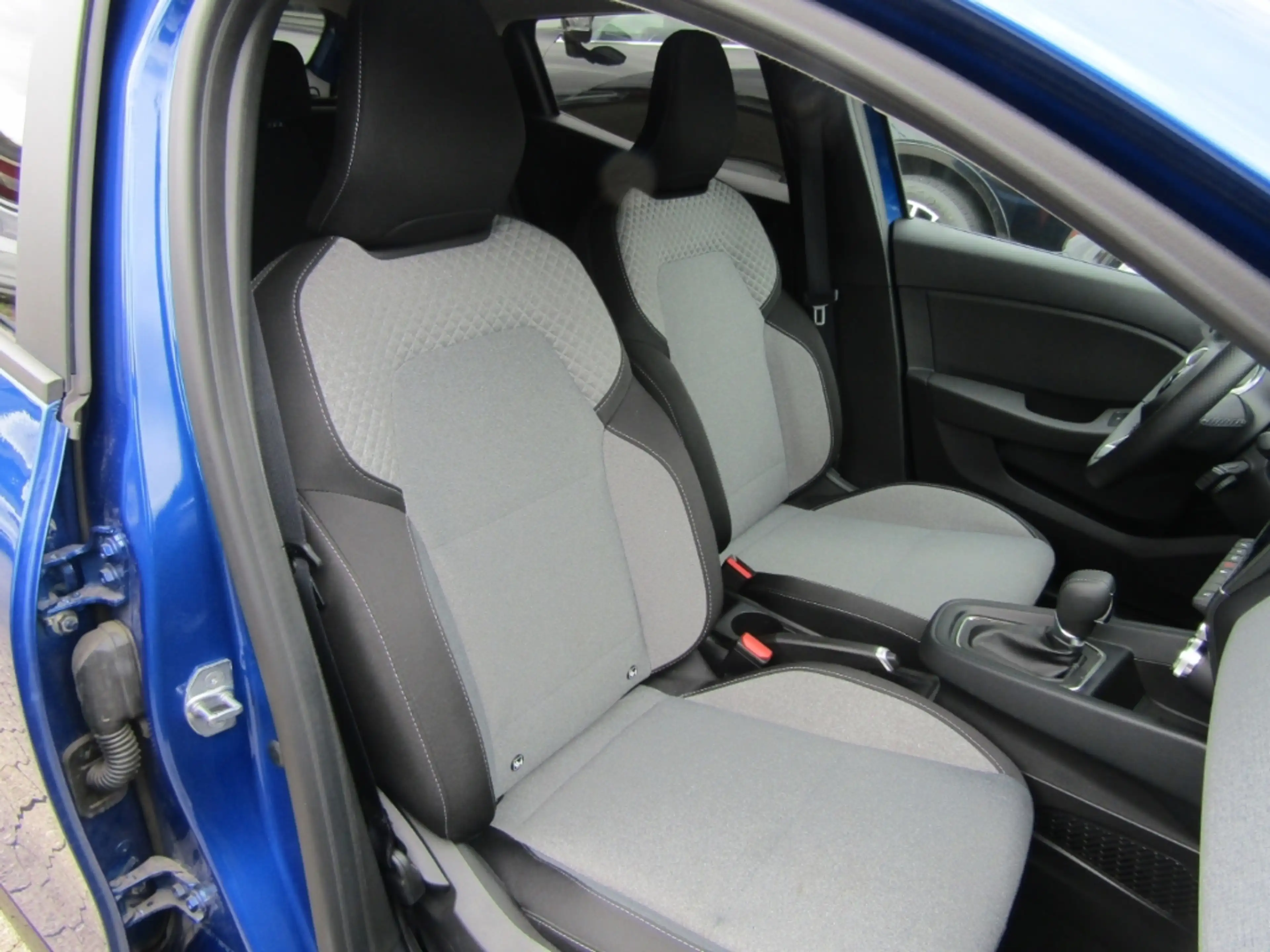 Mitsubishi Colt 1.6 HEV Plus GRA PDC SHZ RFK Android Auto Apple Ca — photo 5