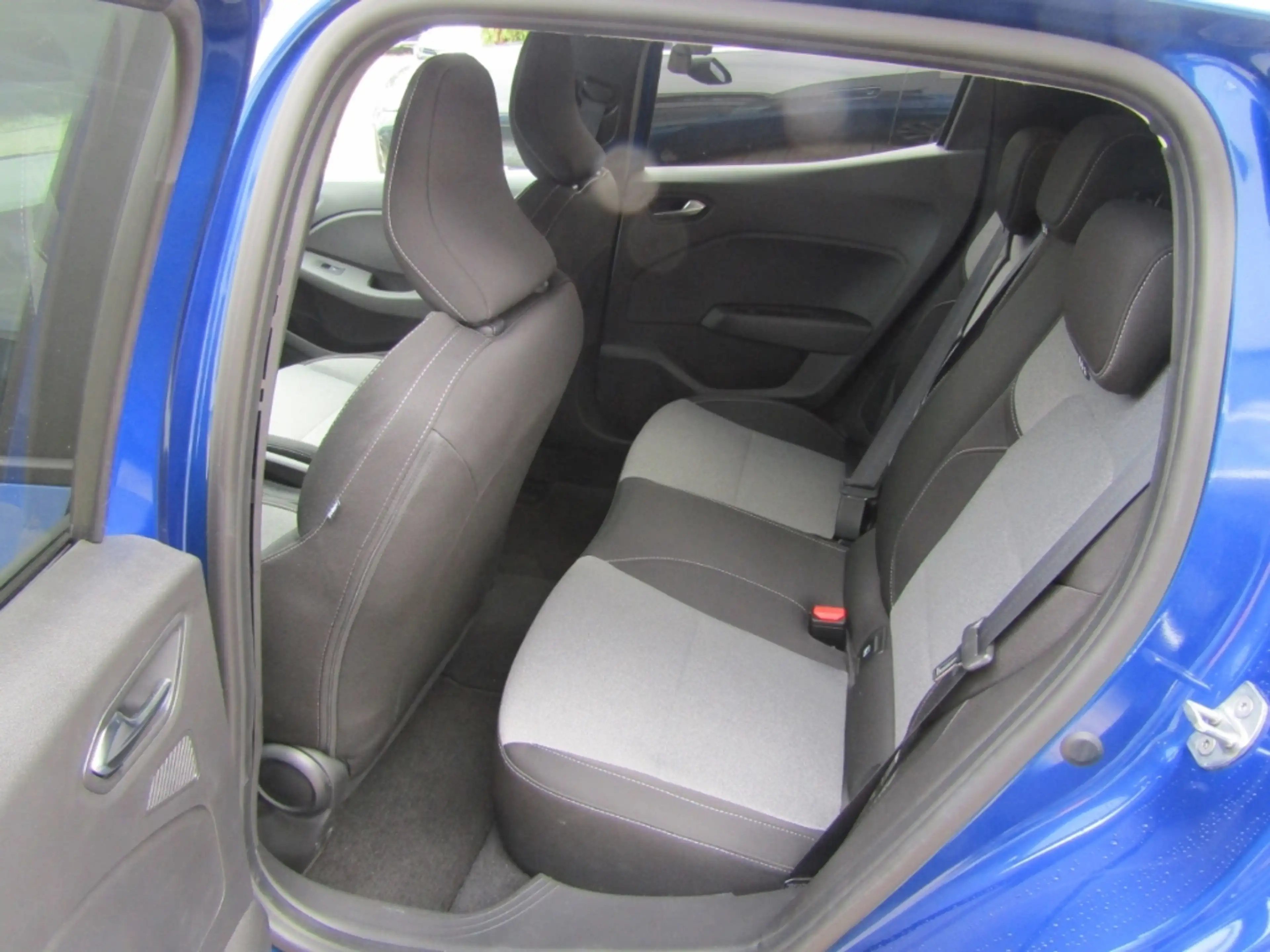Mitsubishi Colt 1.6 HEV Plus GRA PDC SHZ RFK Android Auto Apple Ca — photo 6