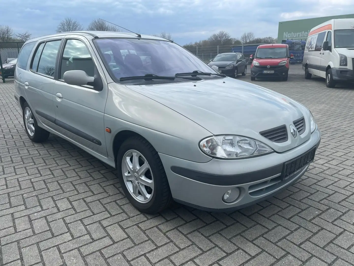 Renault Megane Grandtour 1.6 Authentique Gris - 2
