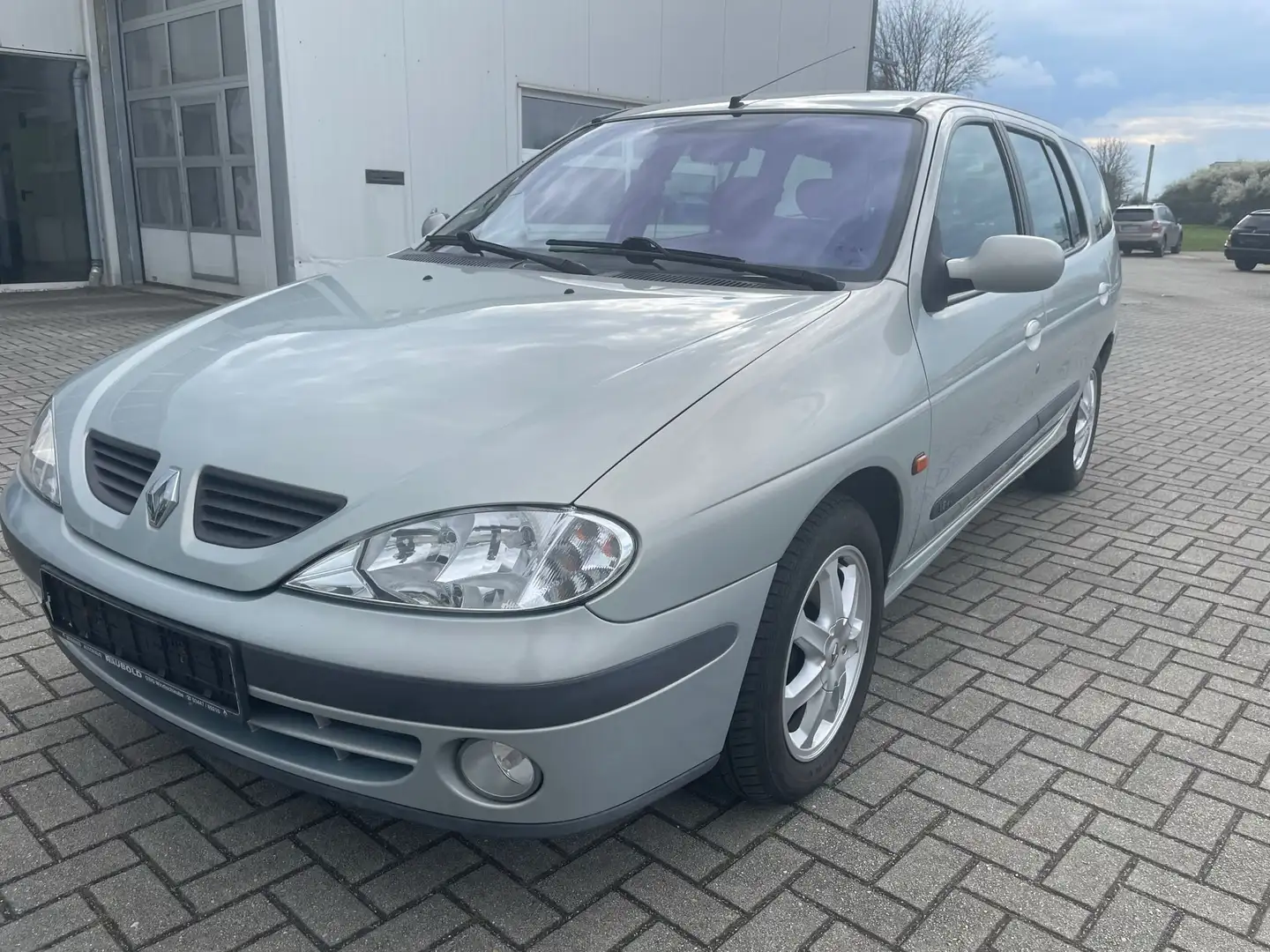 Renault Megane Grandtour 1.6 Authentique Gris - 1
