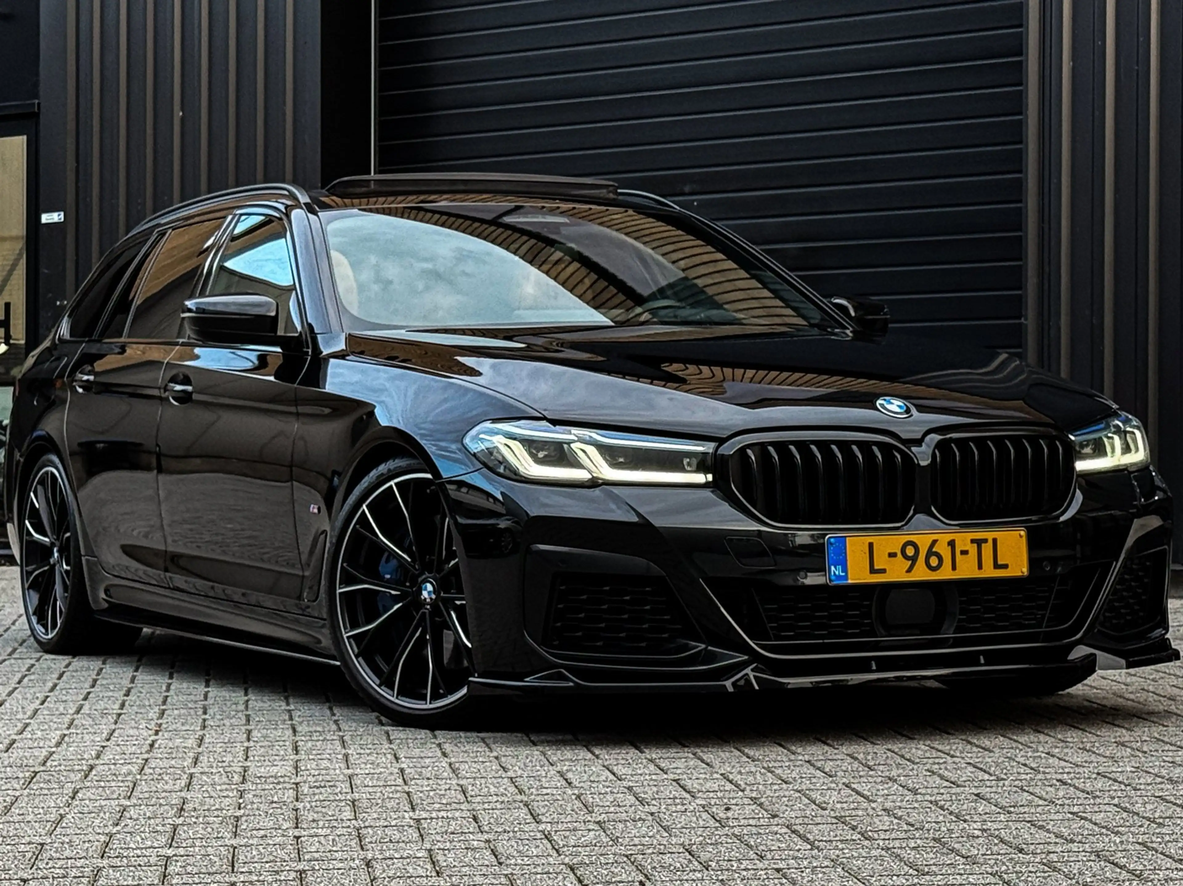 BMW 540 5-serie Touring 540i xDrive LCI 3X M-SPORT PANO/B& — photo 11