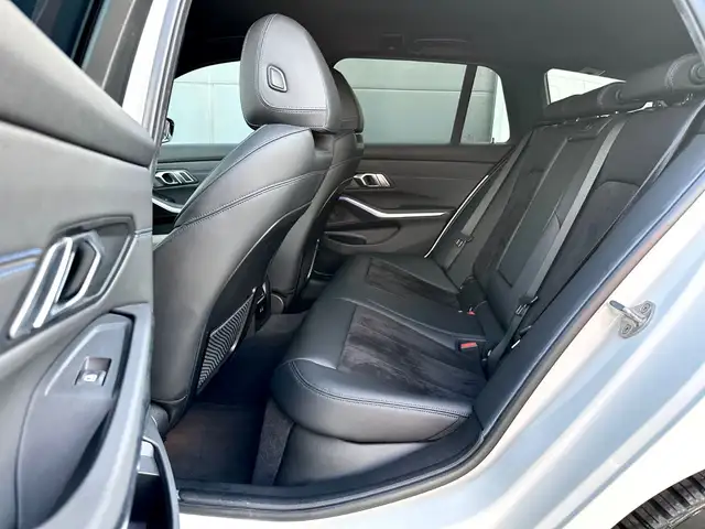 BMW 3 Series view 12