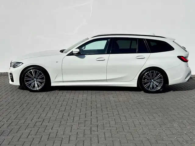 BMW 3 Series view 8