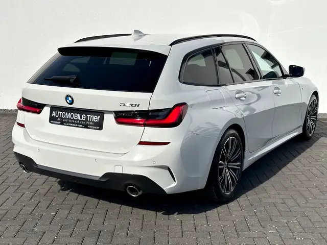 BMW 3 Series view 5