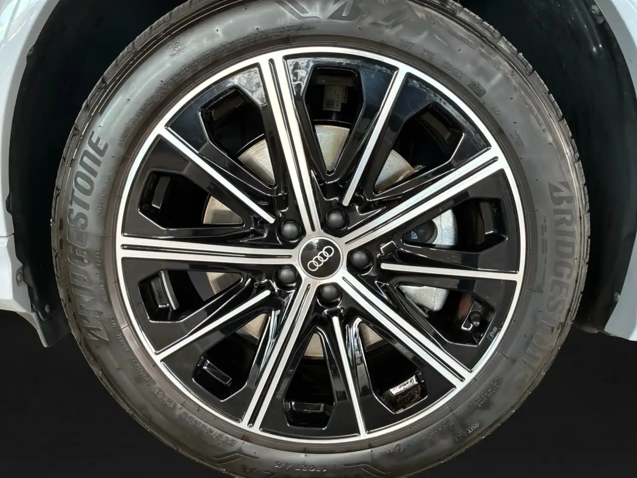 Audi Q4 e-tron снимка Audi Q4 e-tron