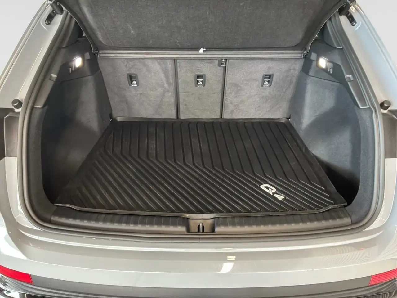 Audi Q4 e-tron снимка Audi Q4 e-tron