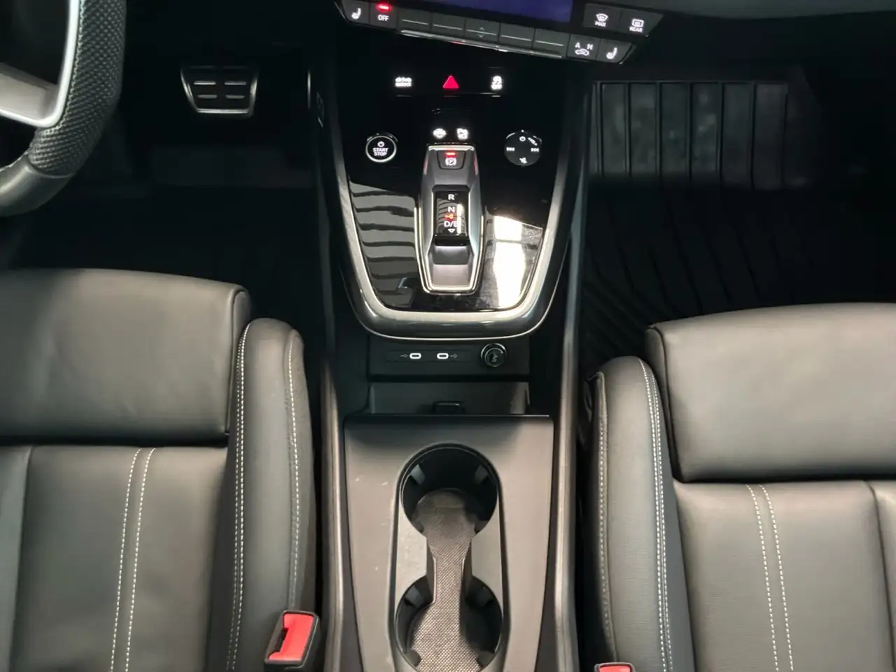 Audi Q4 e-tron снимка Audi Q4 e-tron
