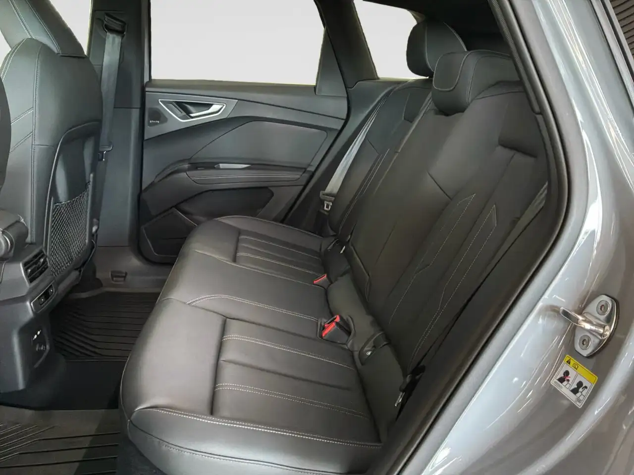 Audi Q4 e-tron снимка Audi Q4 e-tron