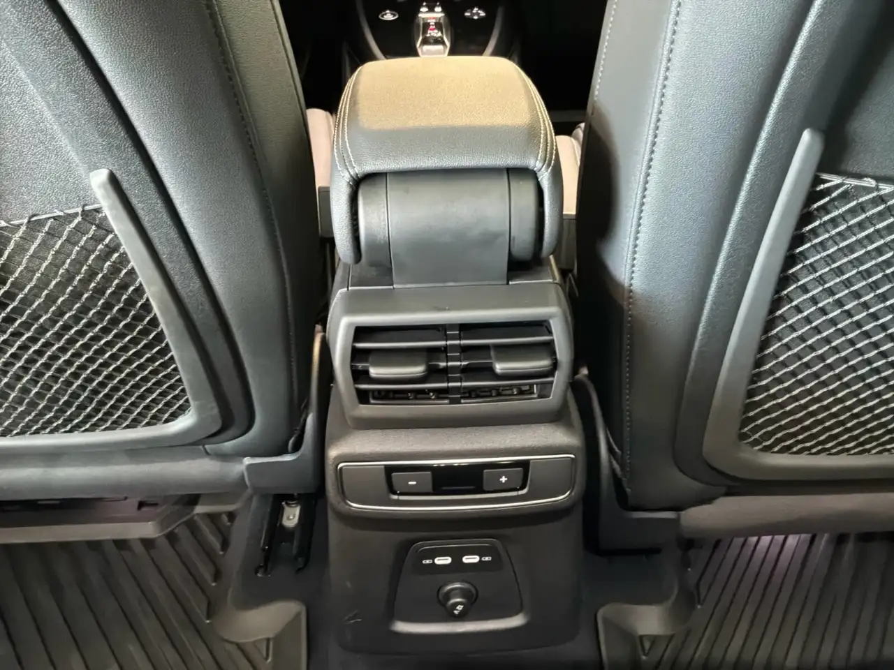 Audi Q4 e-tron снимка Audi Q4 e-tron