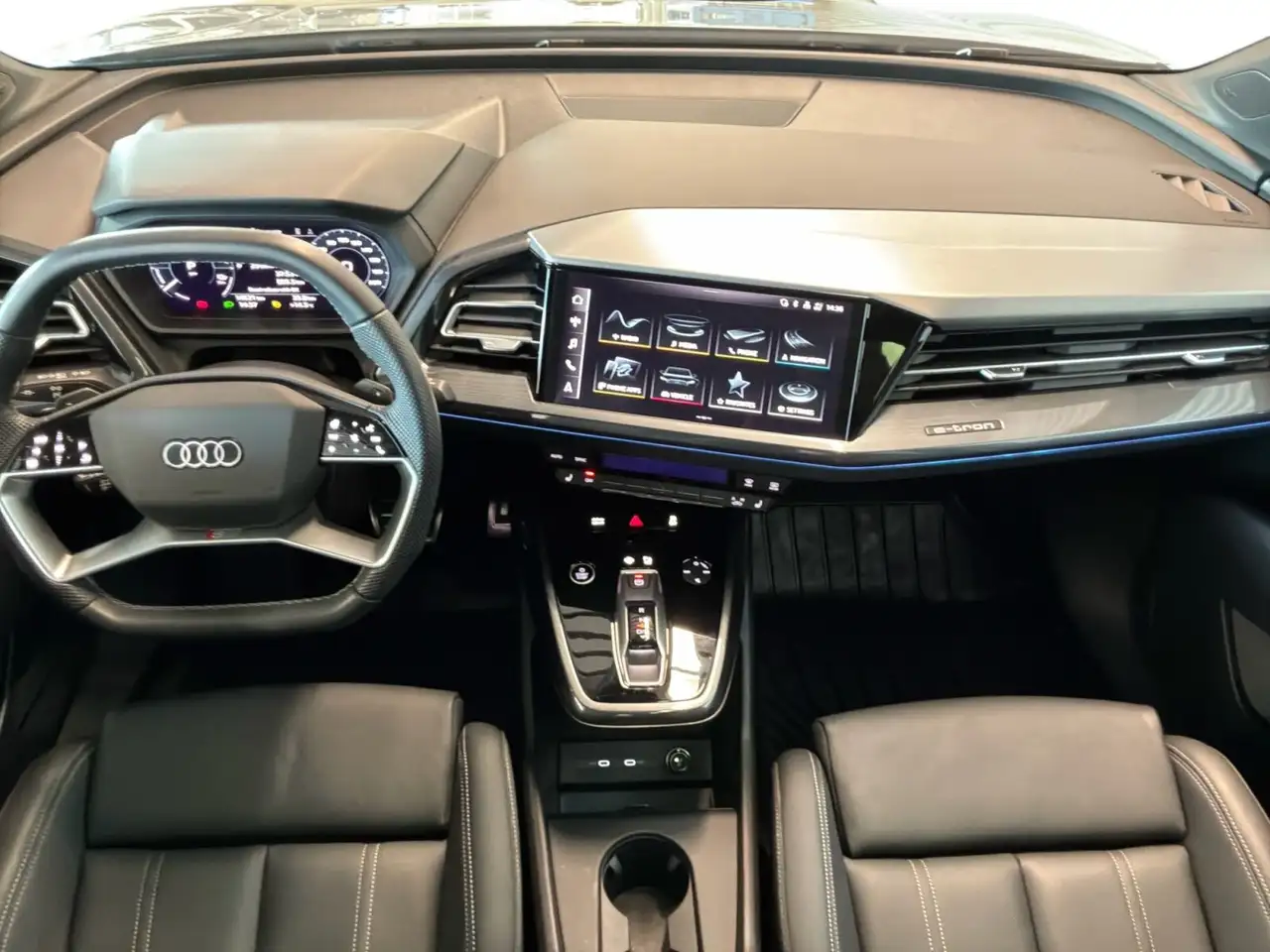 Audi Q4 e-tron снимка Audi Q4 e-tron