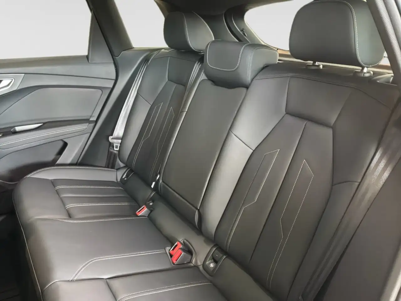 Audi Q4 e-tron снимка Audi Q4 e-tron