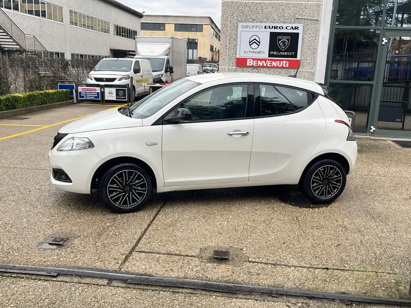 Lancia Ypsilon Ypsilon 1.0 FireFly 5 porte S&S Hybrid Oro Bianco - 2