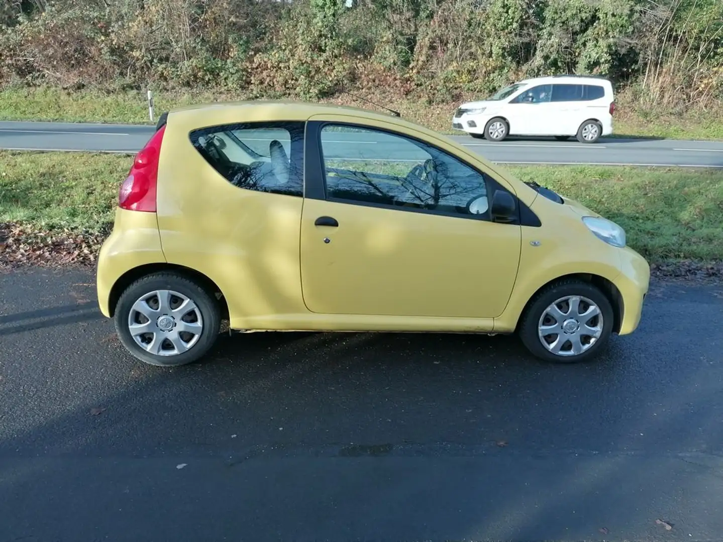 Peugeot 107 107 -70 Filou.1Frauenhand.1A.Tüvneu Jaune - 2