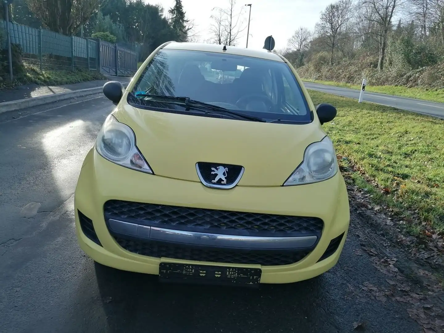 Peugeot 107 107 -70 Filou.1Frauenhand.1A.Tüvneu Jaune - 1