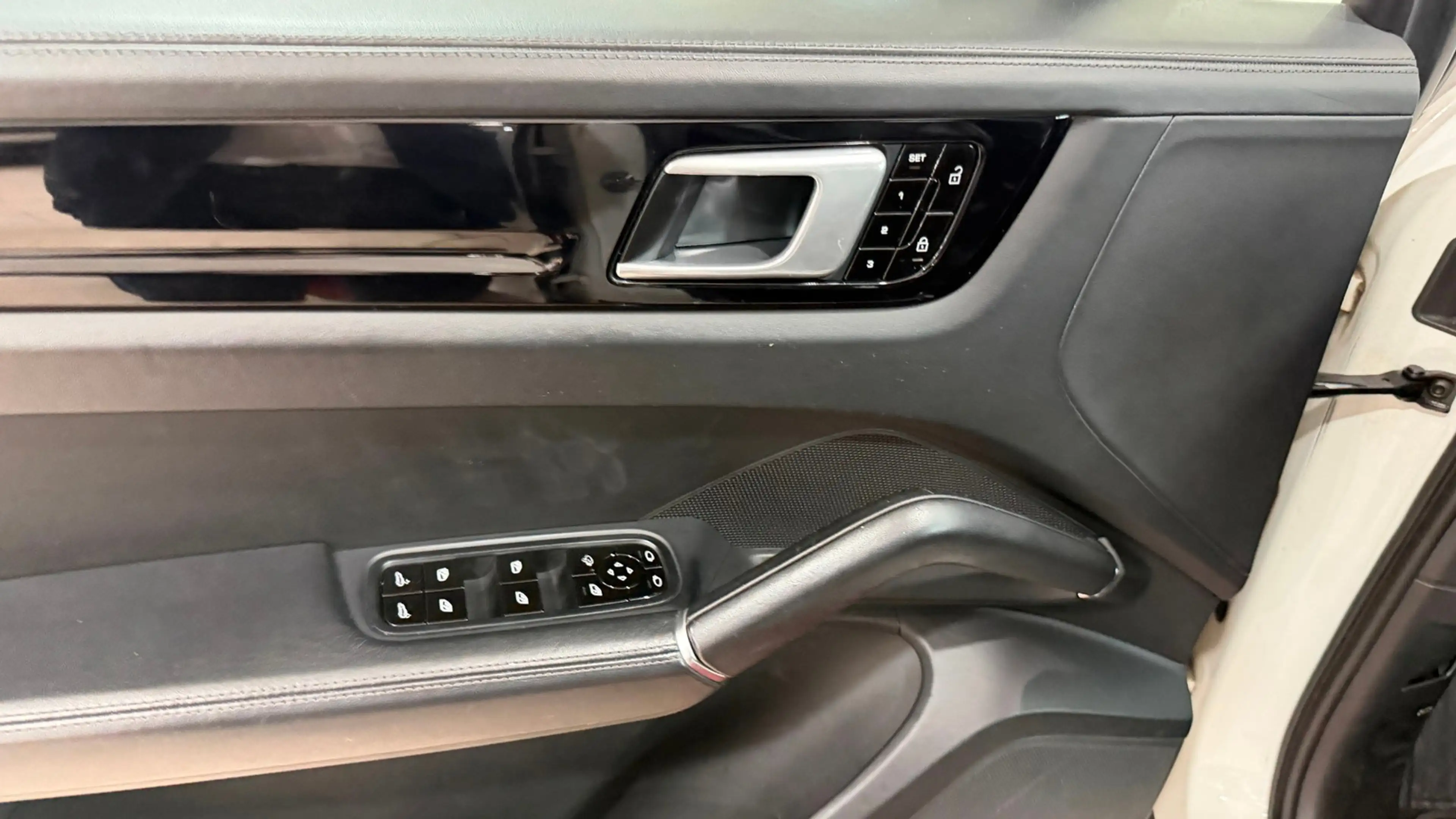 Porsche Cayenne Panorama*Matrix+Memory — photo 15
