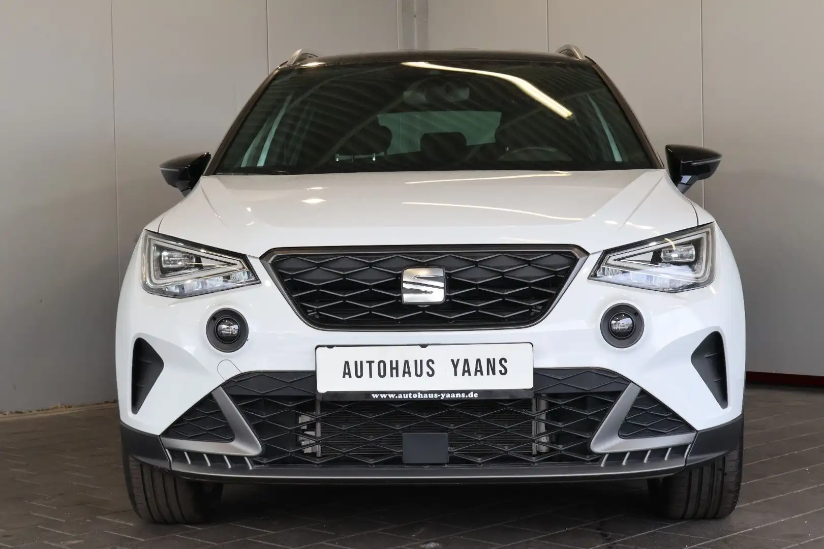 SEAT Arona FR 1.0 TSI AID+LED+CARPLAY+LANE+PDC+17" Weiß - 2
