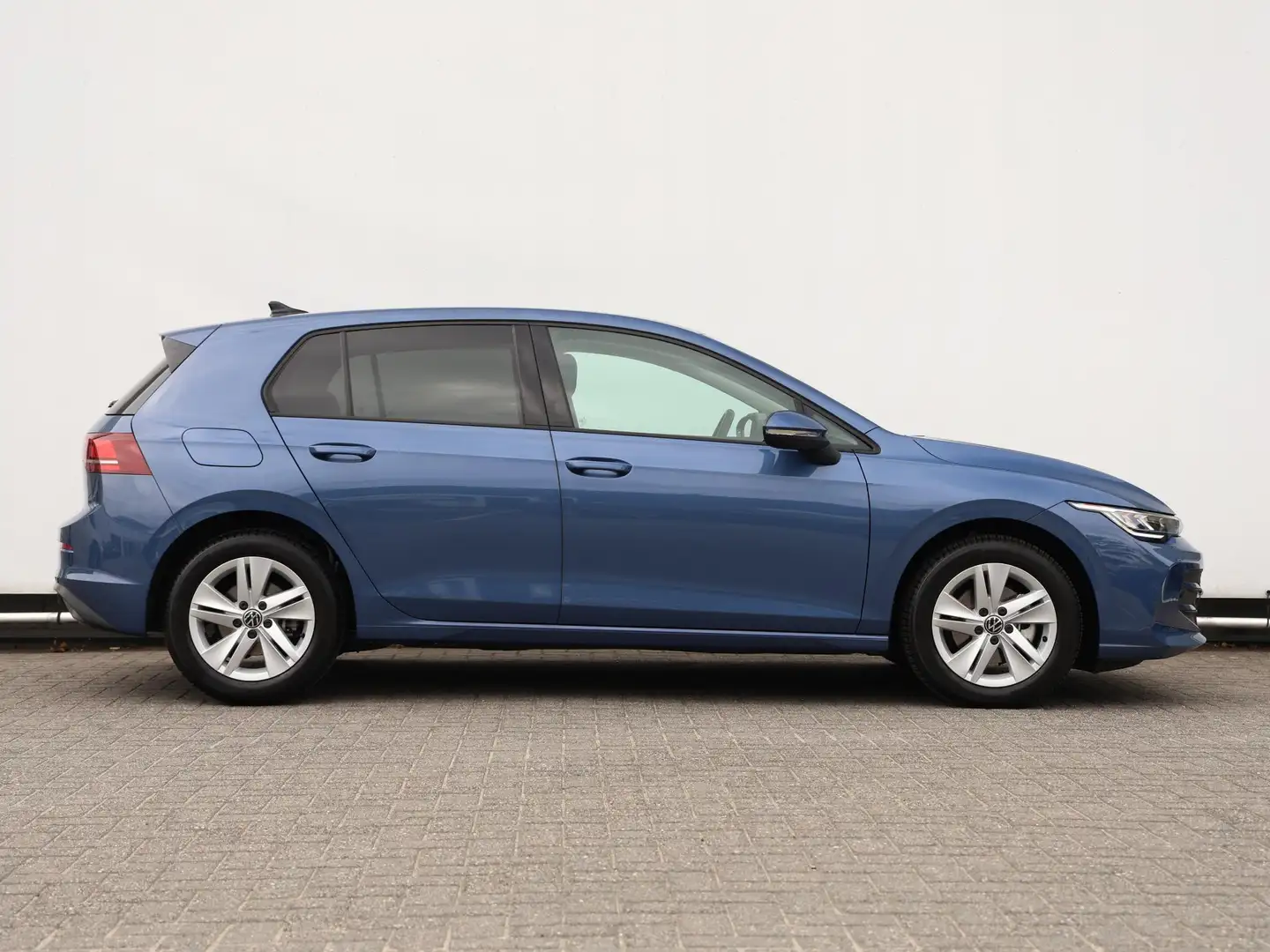 Volkswagen Golf 1.5 eTSI Life Edition 150 pk DSG  | LED | Spiegelp Blauw - 2