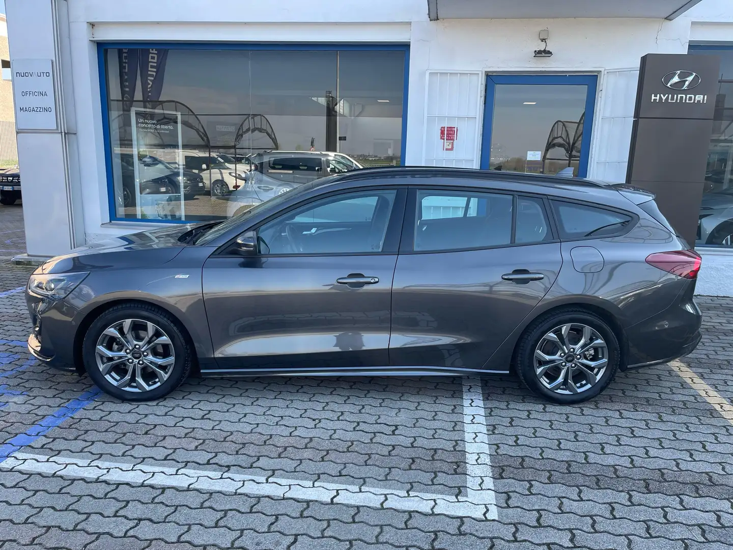 Ford Focus SW 1.0t ecoboost ST-Line 125cv Gris - 2