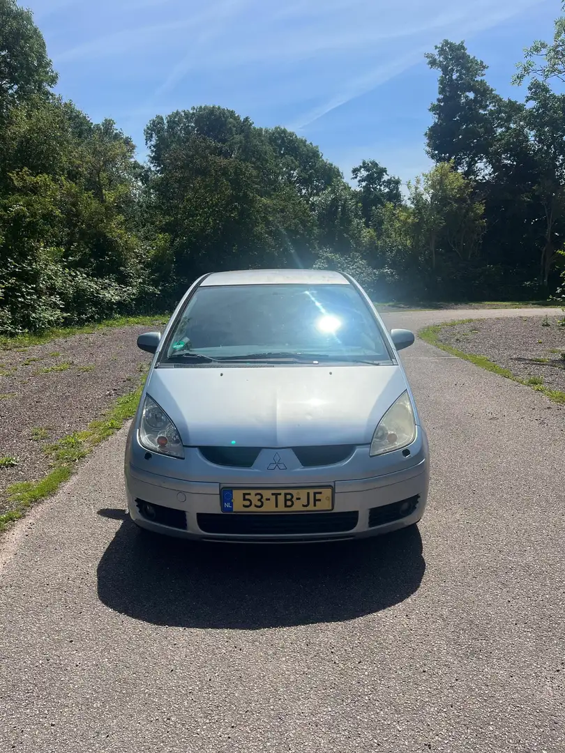 Mitsubishi Colt - 1