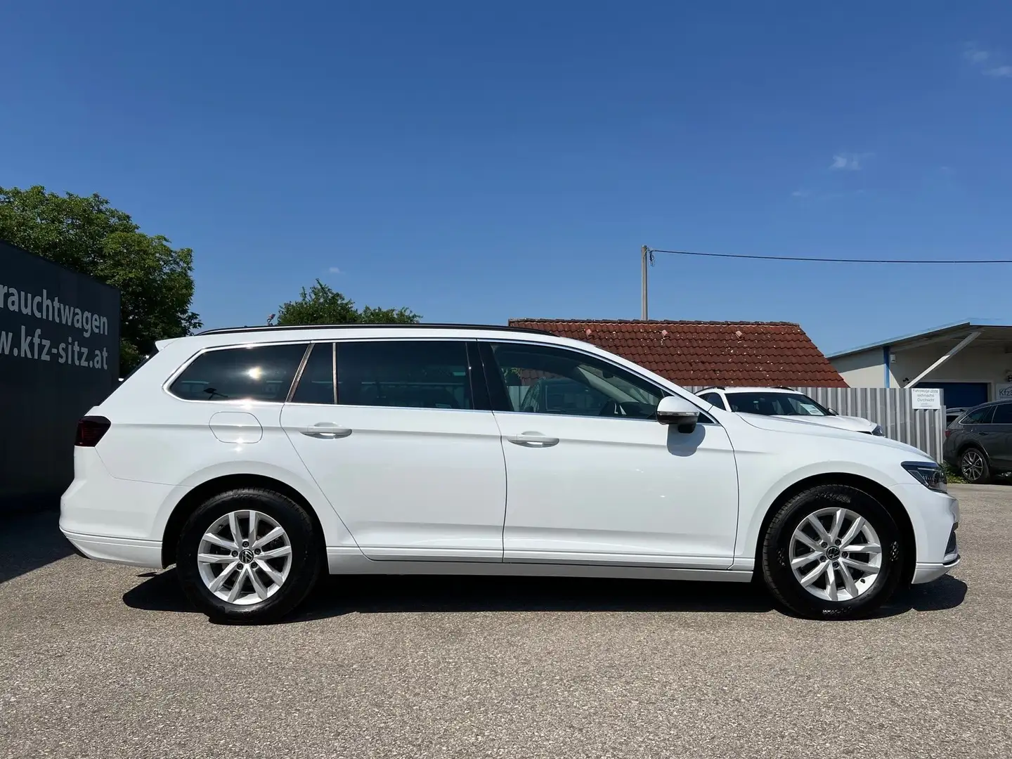 Volkswagen Passat Variant Business 2,0 SCR TDI DSG | NP: €60.000 Weiß - 2