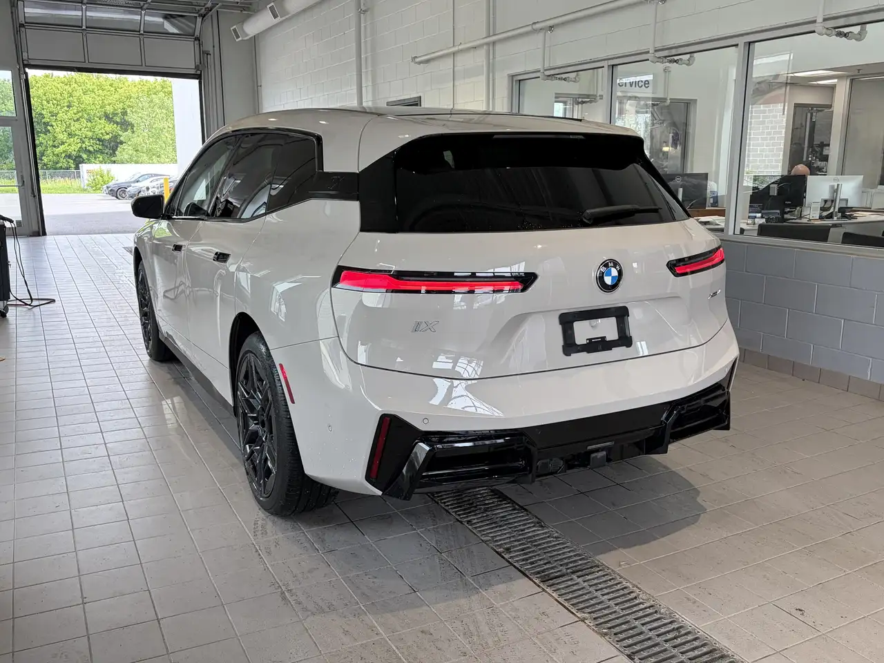 BMW iX снимка BMW iX