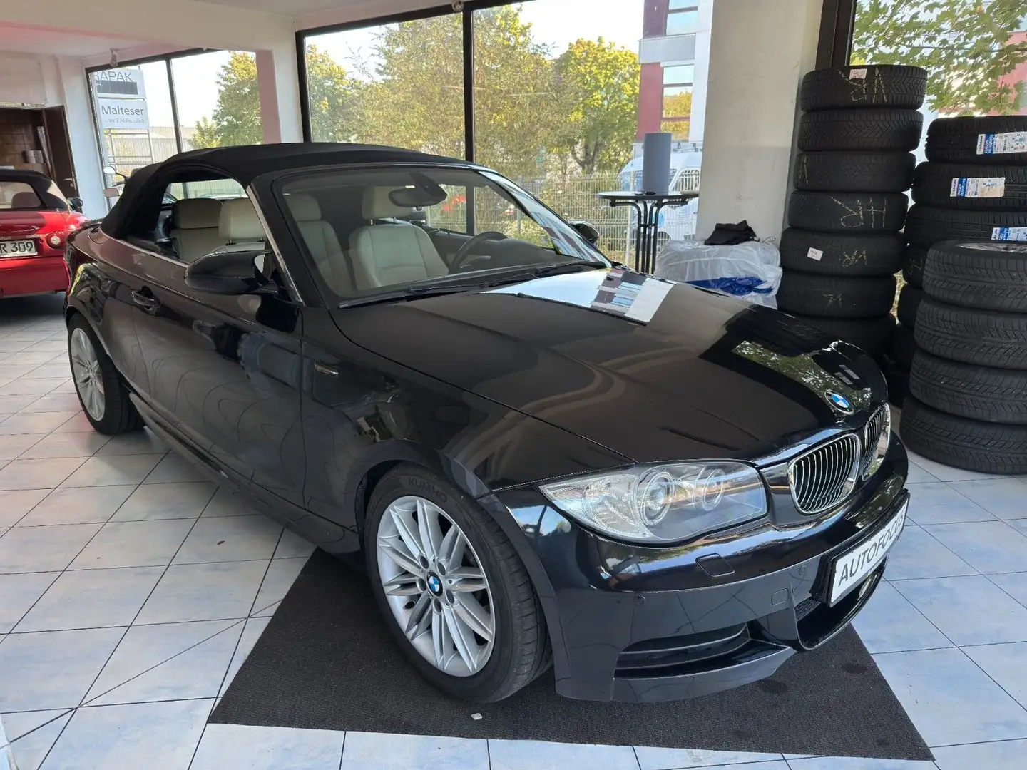 BMW 135 Cabrio*Leder*Xenon*SCHALTER!*M-Paket* Schwarz - 1
