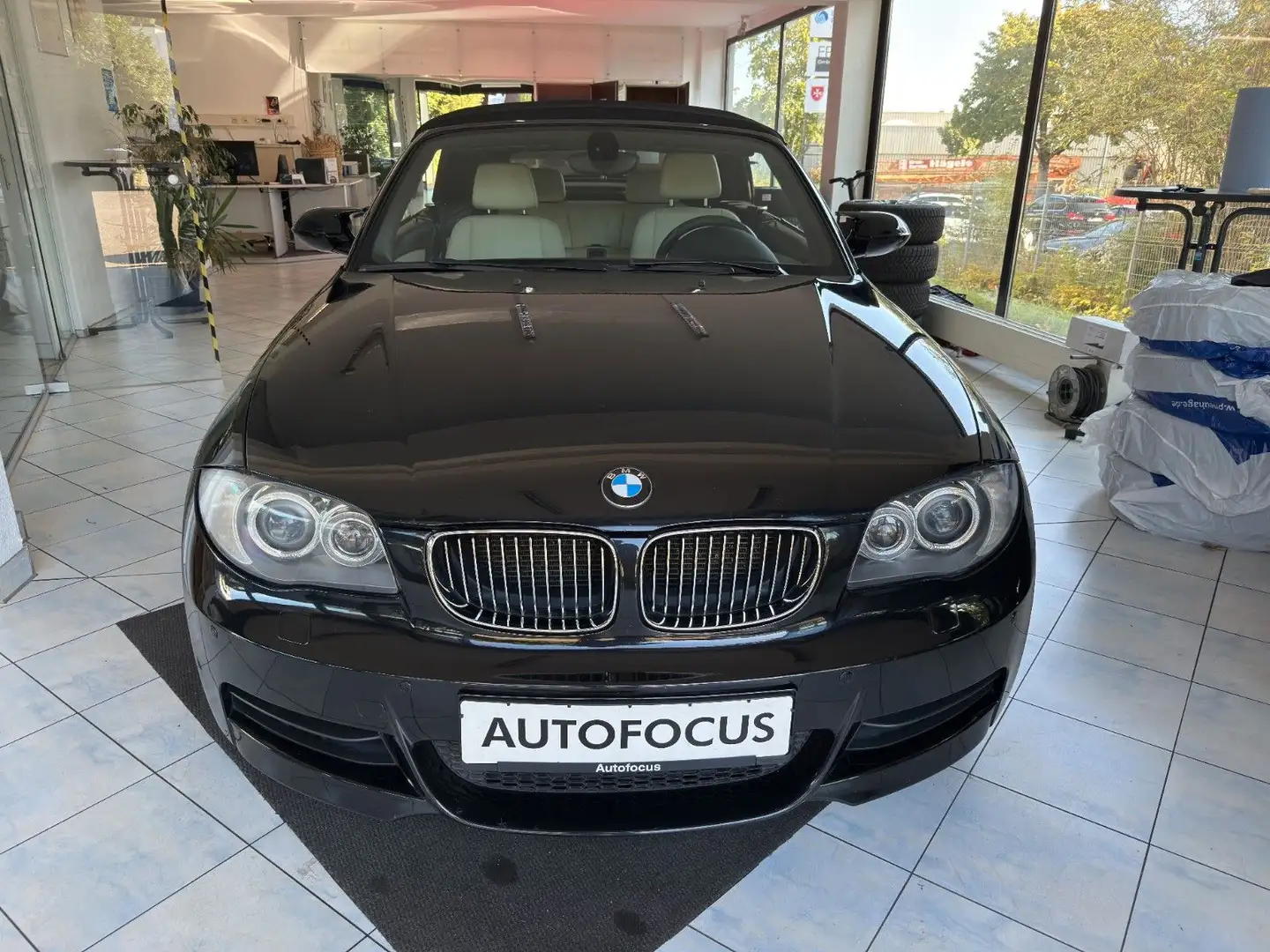 BMW 135 Cabrio*Leder*Xenon*SCHALTER!*M-Paket* Schwarz - 2