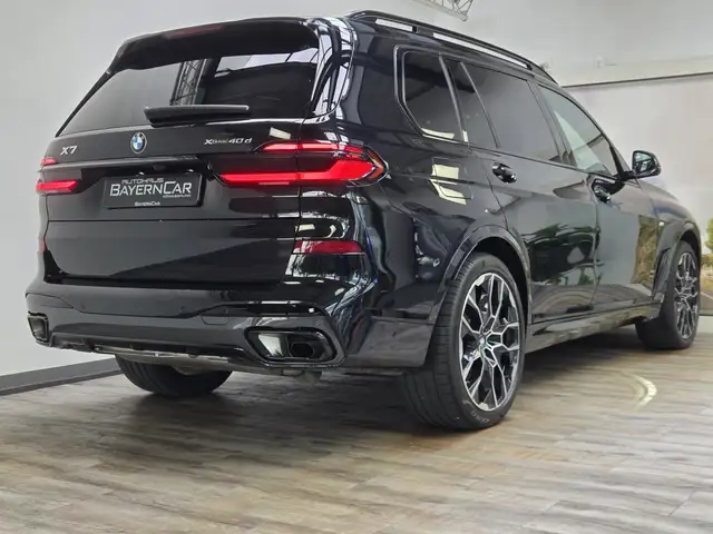 BMW X7 view 6