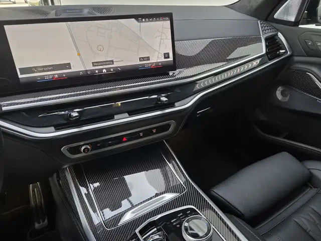 BMW X7 view 10